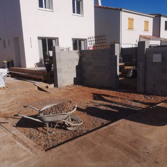 Terrassement et réalisation de dallage en béton balayé